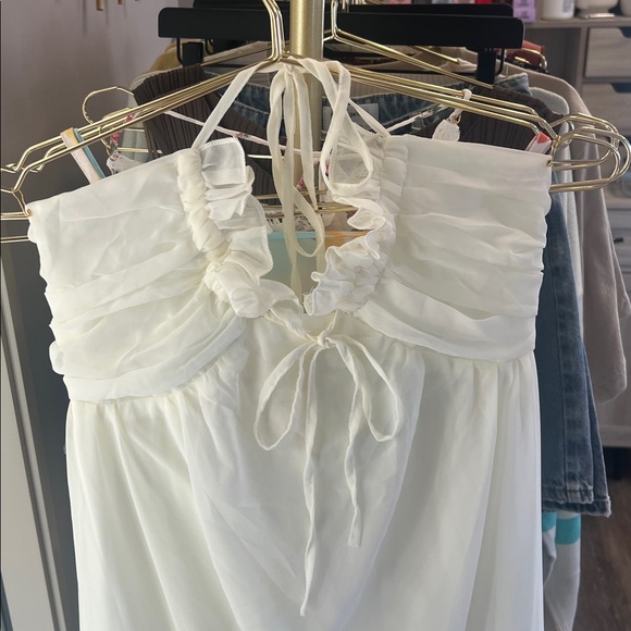 Chic Cream Maxi Dress with Ruffle Details - Picture 4 of 5